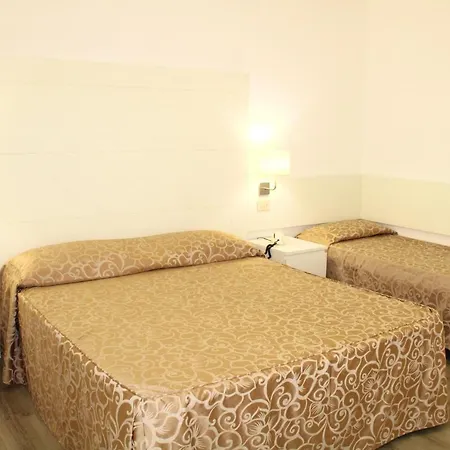 Esplanade Hotel 3*
