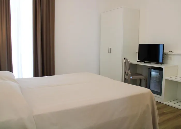 Esplanade マリーナ・ディ・ピエトラサンタ