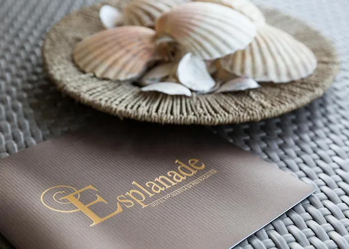 Esplanade マリーナ・ディ・ピエトラサンタ