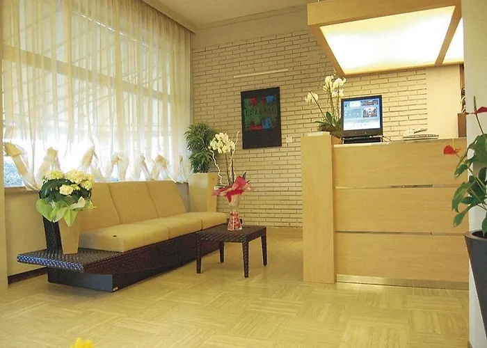 Esplanade マリーナ・ディ・ピエトラサンタ