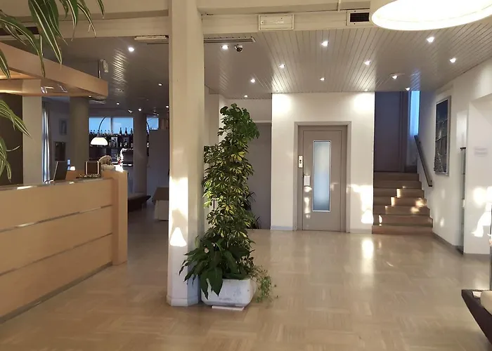 Esplanade マリーナ・ディ・ピエトラサンタ