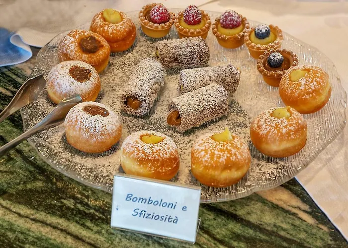 Esplanade マリーナ・ディ・ピエトラサンタ