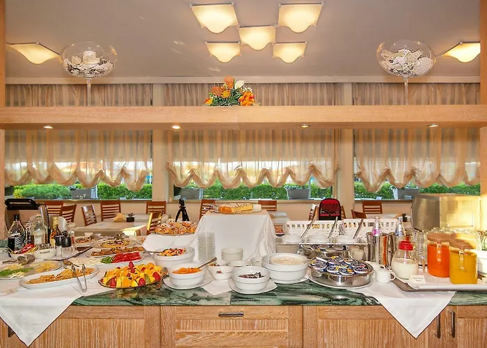 Esplanade マリーナ・ディ・ピエトラサンタ