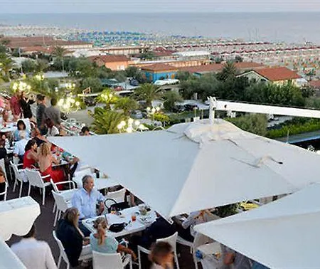 Hotel Esplanade 3*