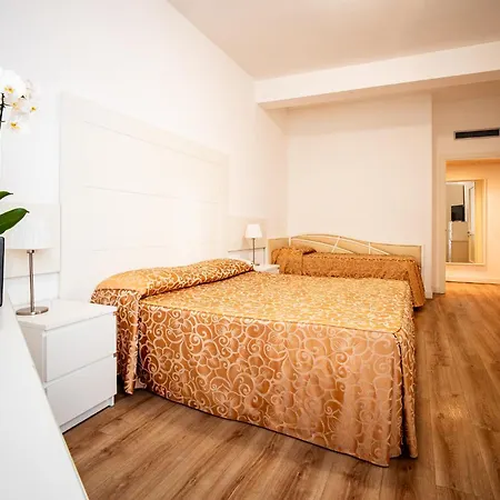 Hotel Esplanade 3*