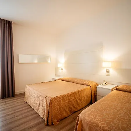 Esplanade Hotel 3*