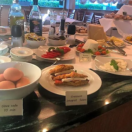 Otel Esplanade 3*