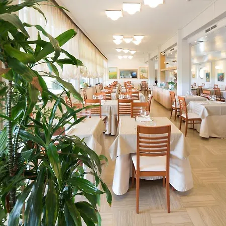 Hotel Esplanade 3*