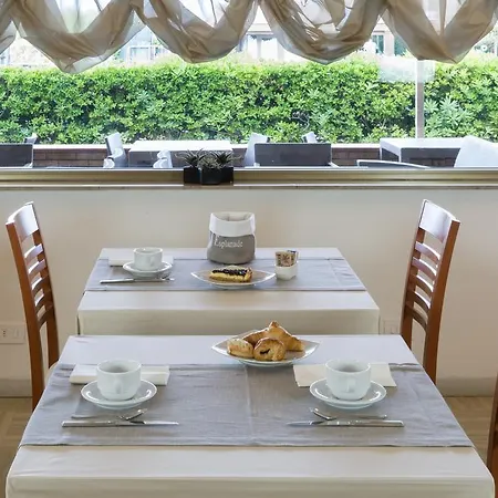 Hotel Esplanade 3*