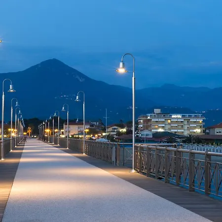 Hotel Esplanade 3*