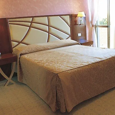 Hotel Esplanade 3*